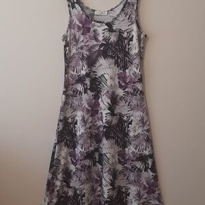 Mandee Sleeveless Floral A-Line Dress in Purple & black. Size x-small. NWOT